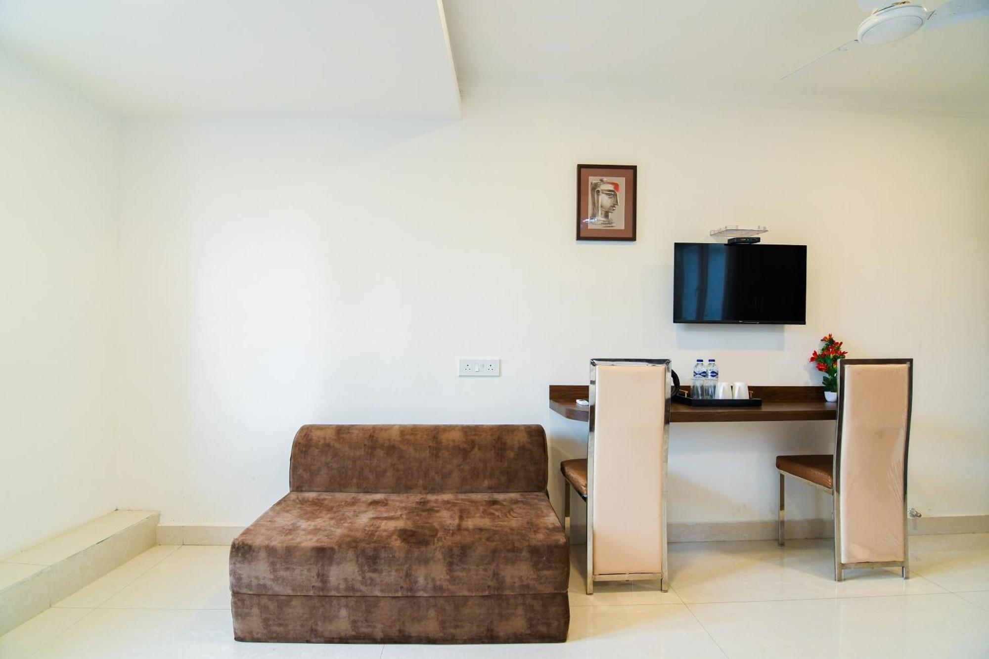 Super Hotel O Eminent Hotel Колката Екстериор снимка