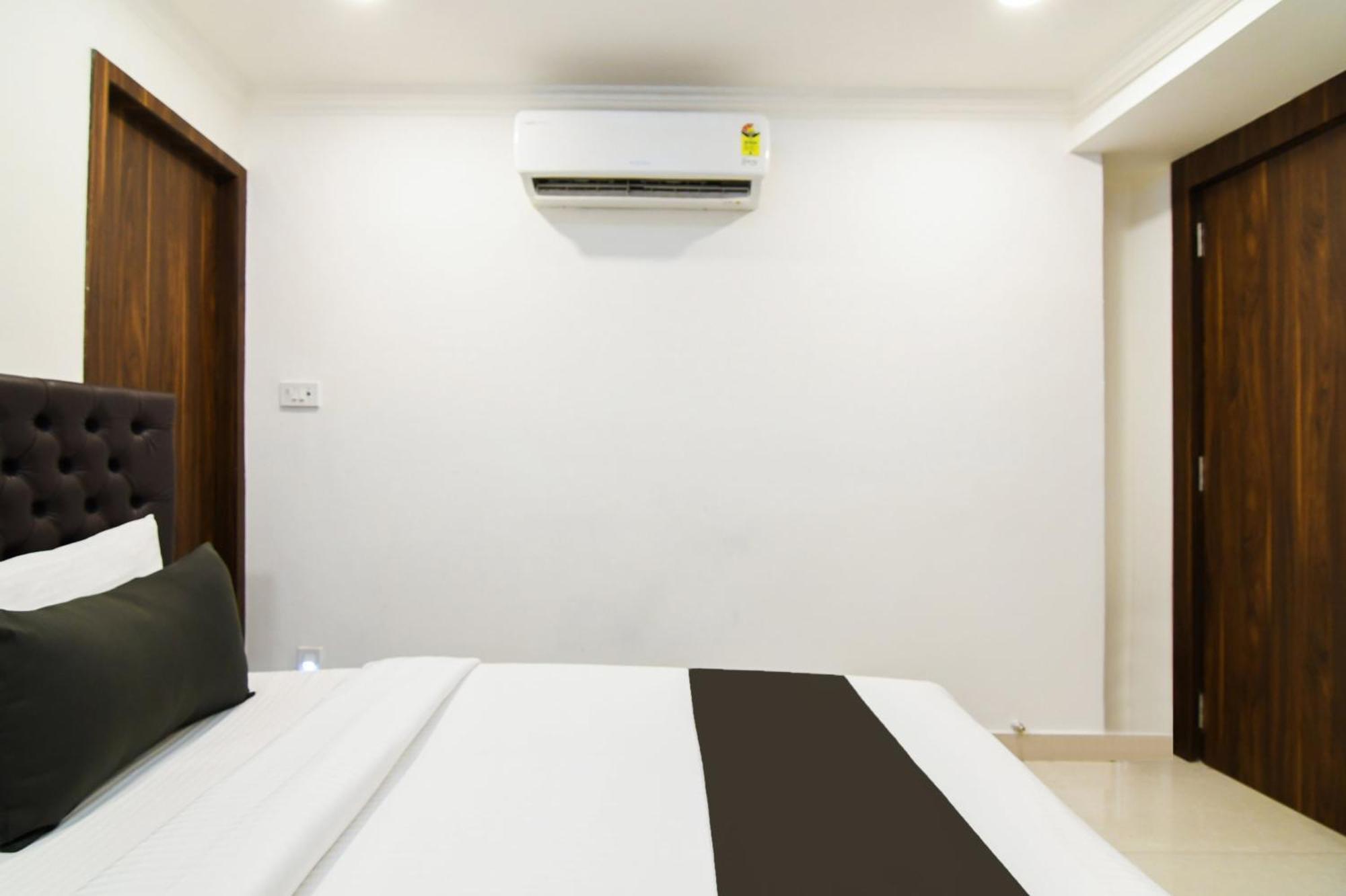 Super Hotel O Eminent Hotel Колката Екстериор снимка