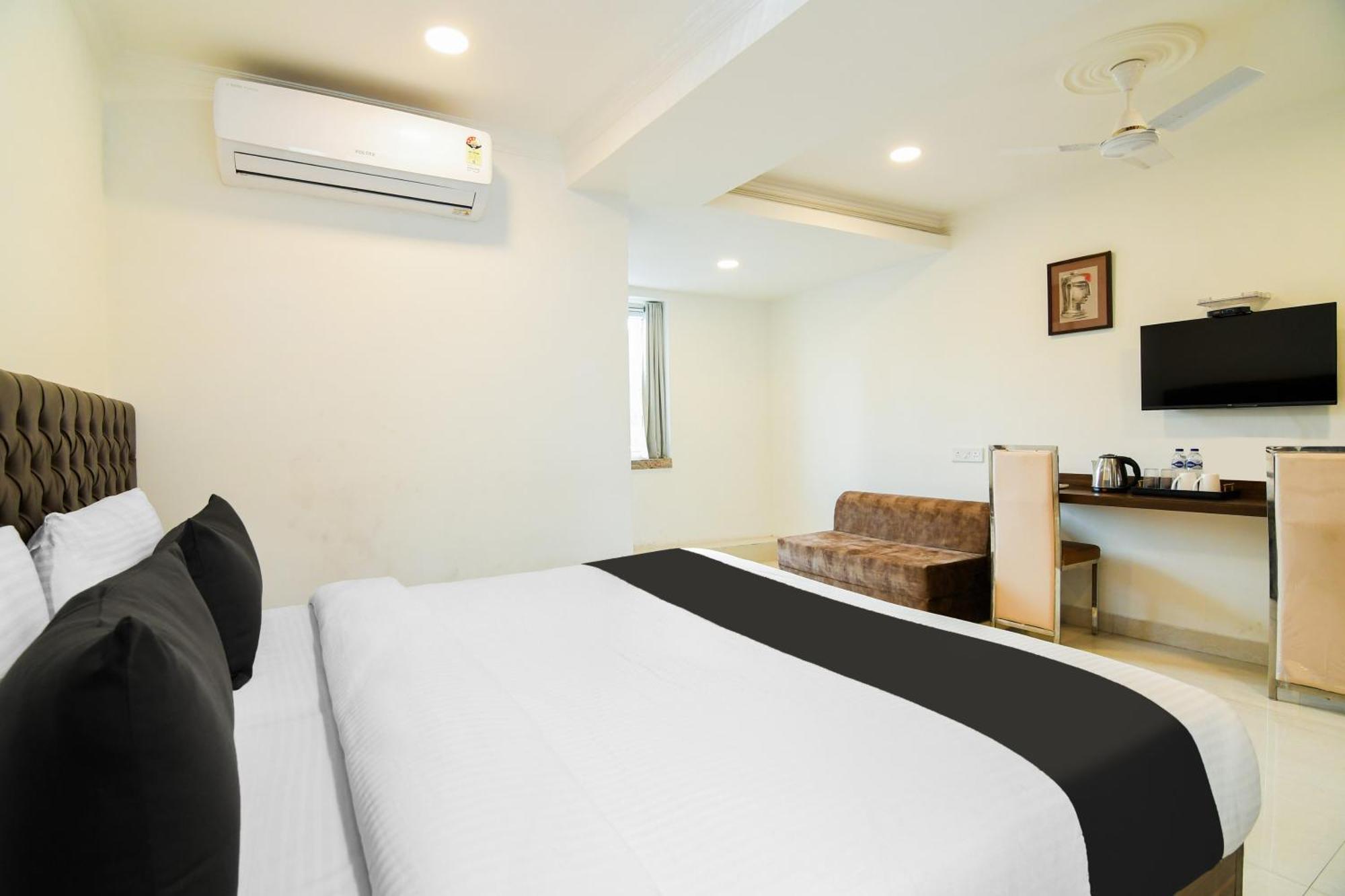 Super Hotel O Eminent Hotel Колката Екстериор снимка